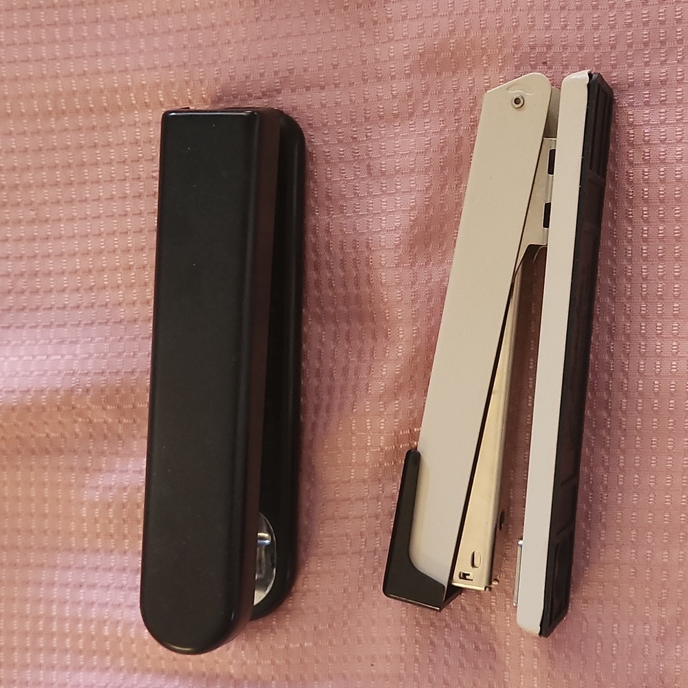 Swingline   Stapler 2